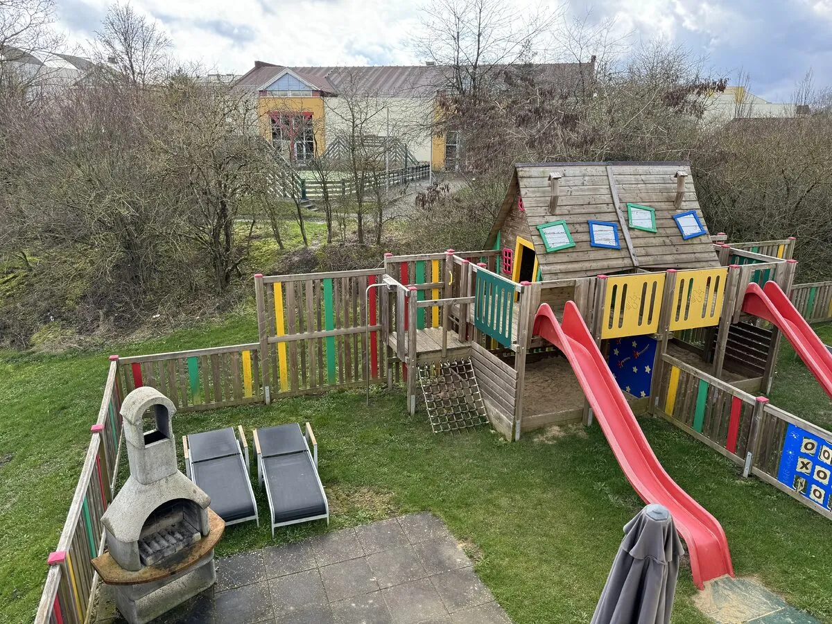Kinderfreundliches Ferienhaus mit Zaun und Spielplatz im Center Parcs Hochsauerland