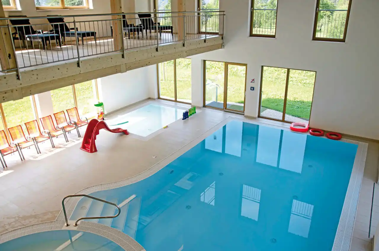 Hallenbad im Dormio Resort Obertraun