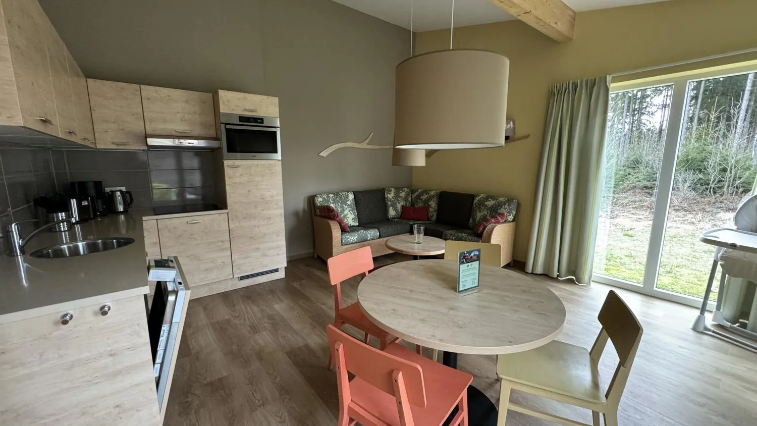 Wohnbereich im Comfort-Ferienhaus im Center Parcs Park Allgäu