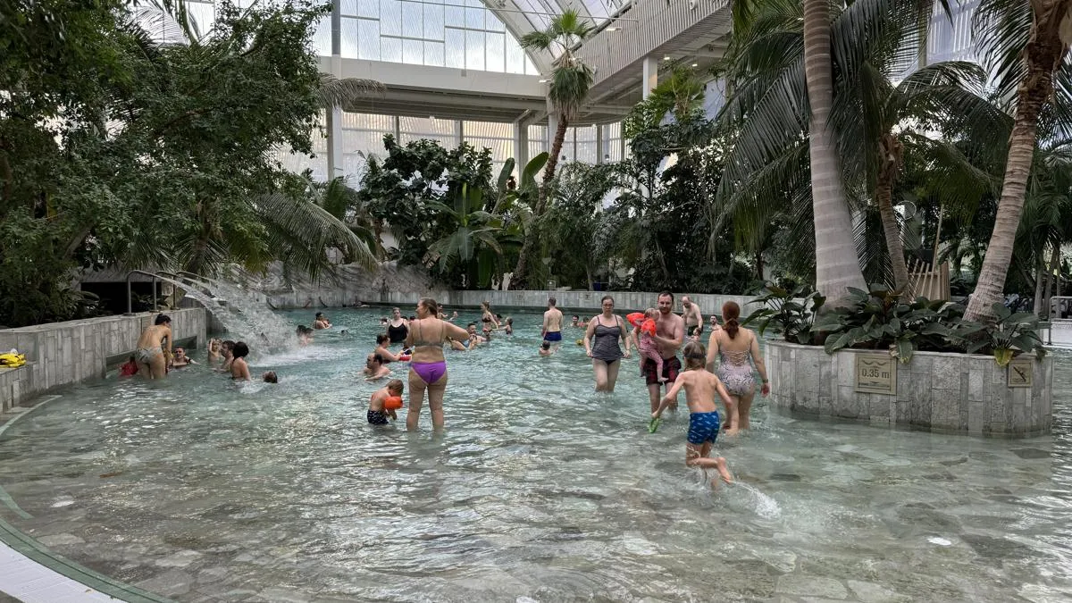 Wellenbad im Aqua Mundo des Center Parcs Park Allgäu