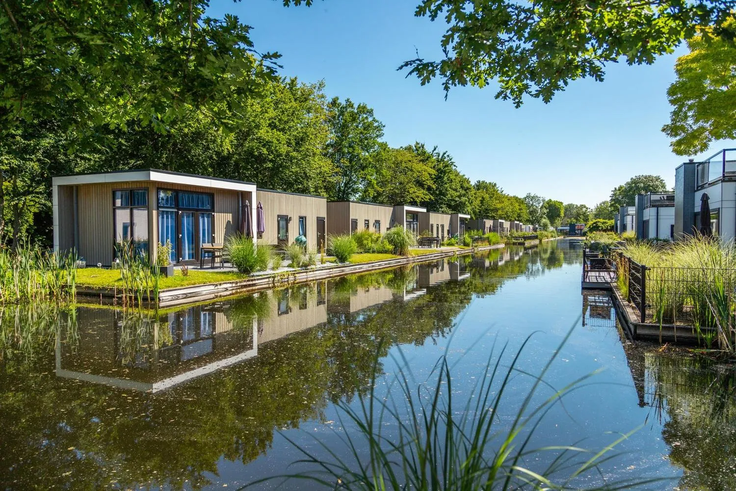 EuroParcs Bad Hoophuizen mit Strand und Ferienhäusern am Veluwemeer