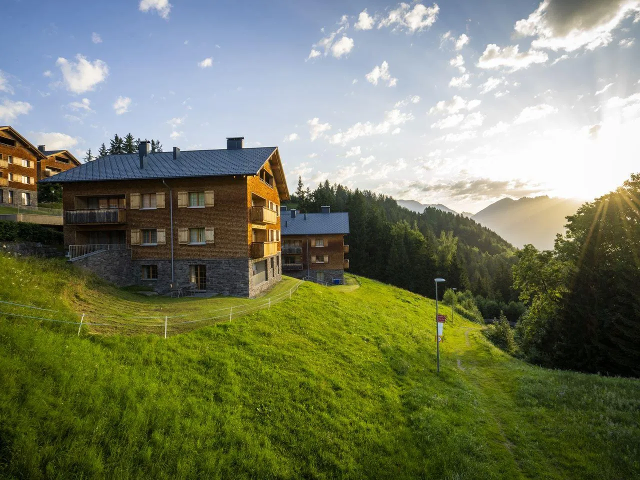Chalets der Alpen-Chalets Brandnertal mit Blick auf das Skigebiet Chalets der Alpen-Chalets Brandnertal mit Blick auf das Skigebiet