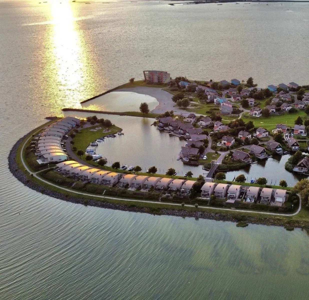 Beach Resort Makkum in Makkum, Friesland - Bild 1
