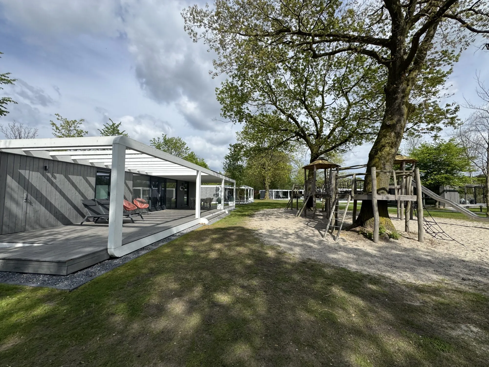 Umgebung der Waldlodge 203 im Ferienpark BreeBronne