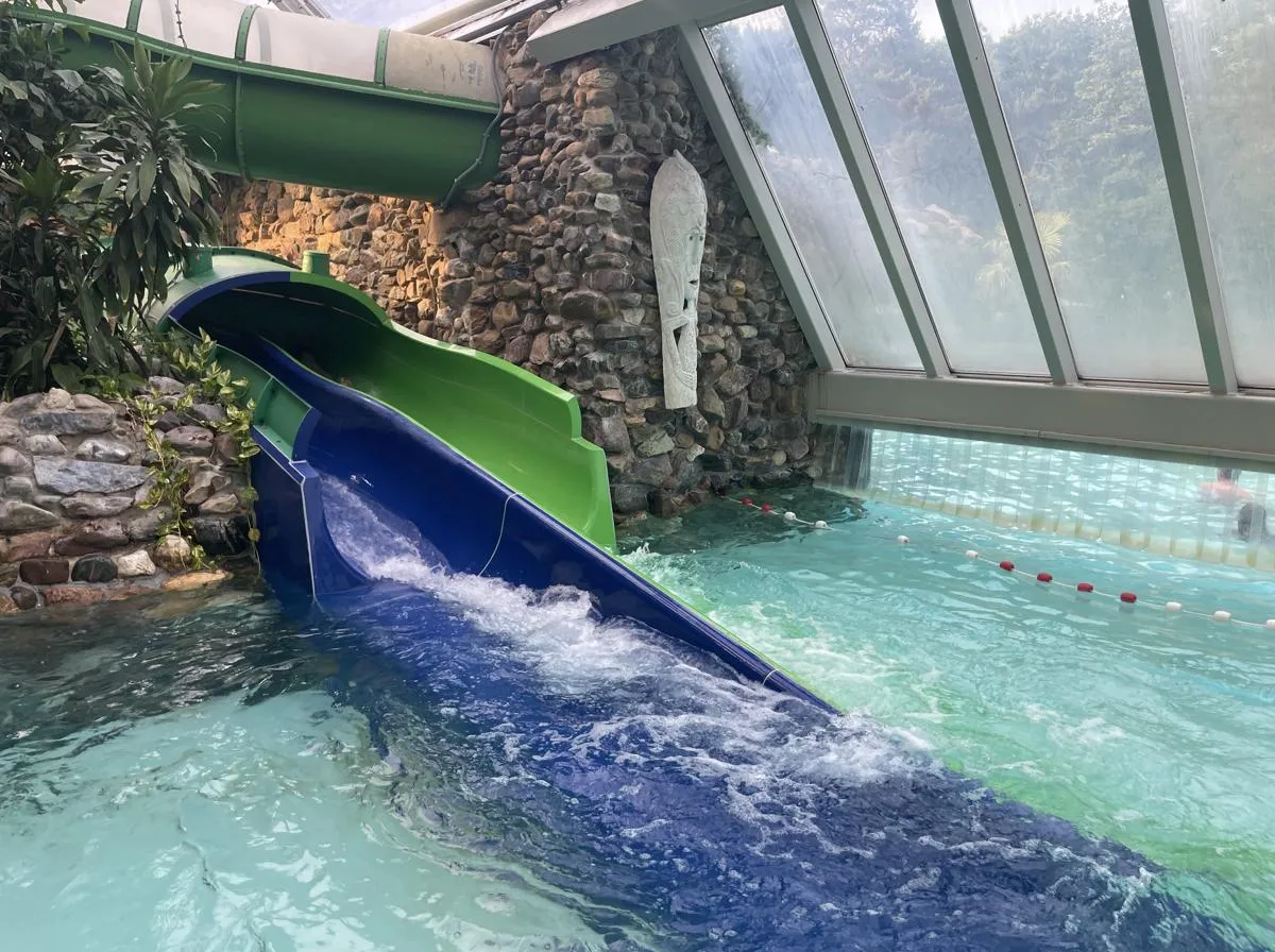 Duo-Racer-Reifenrutsche im Aqua Mundo des Center Parcs Het Heijderbos