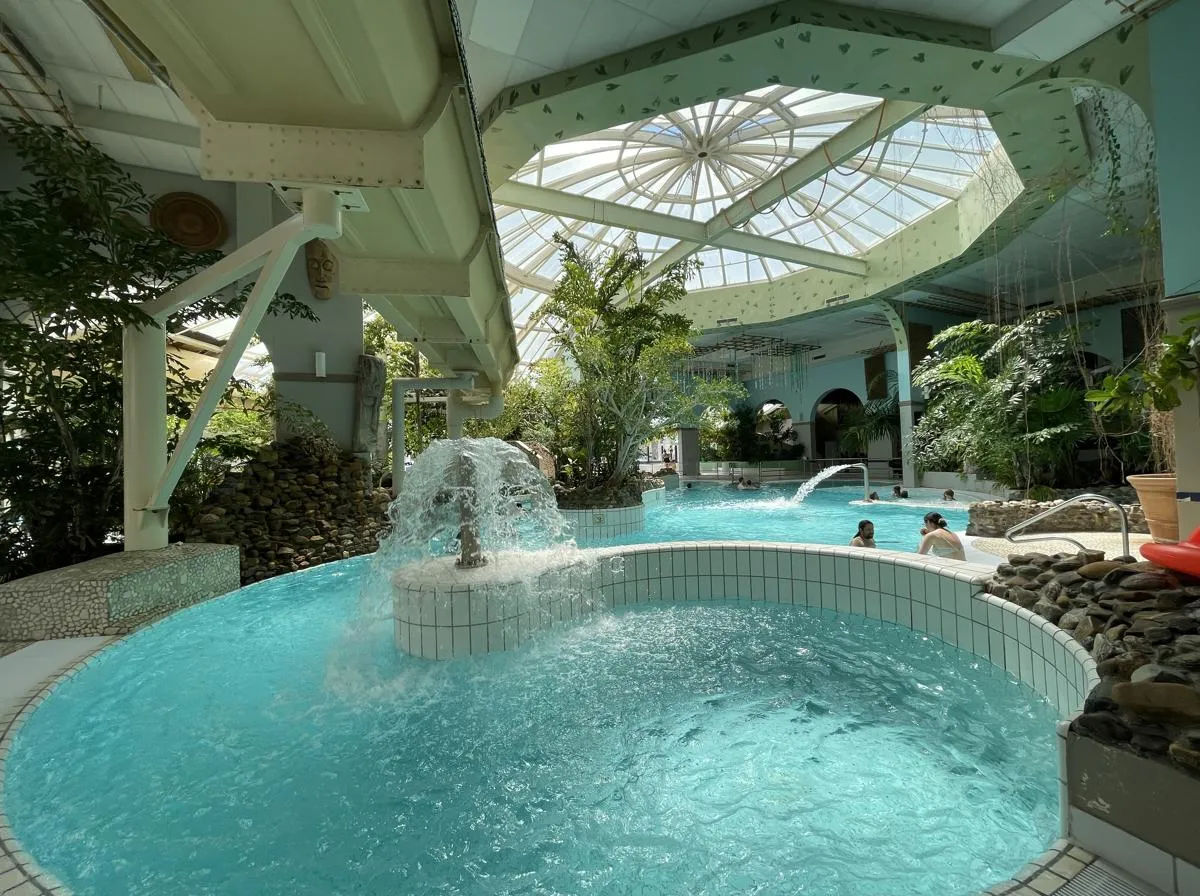 Innenbecken im Aqua Mundo des Center Parcs Port Zélande