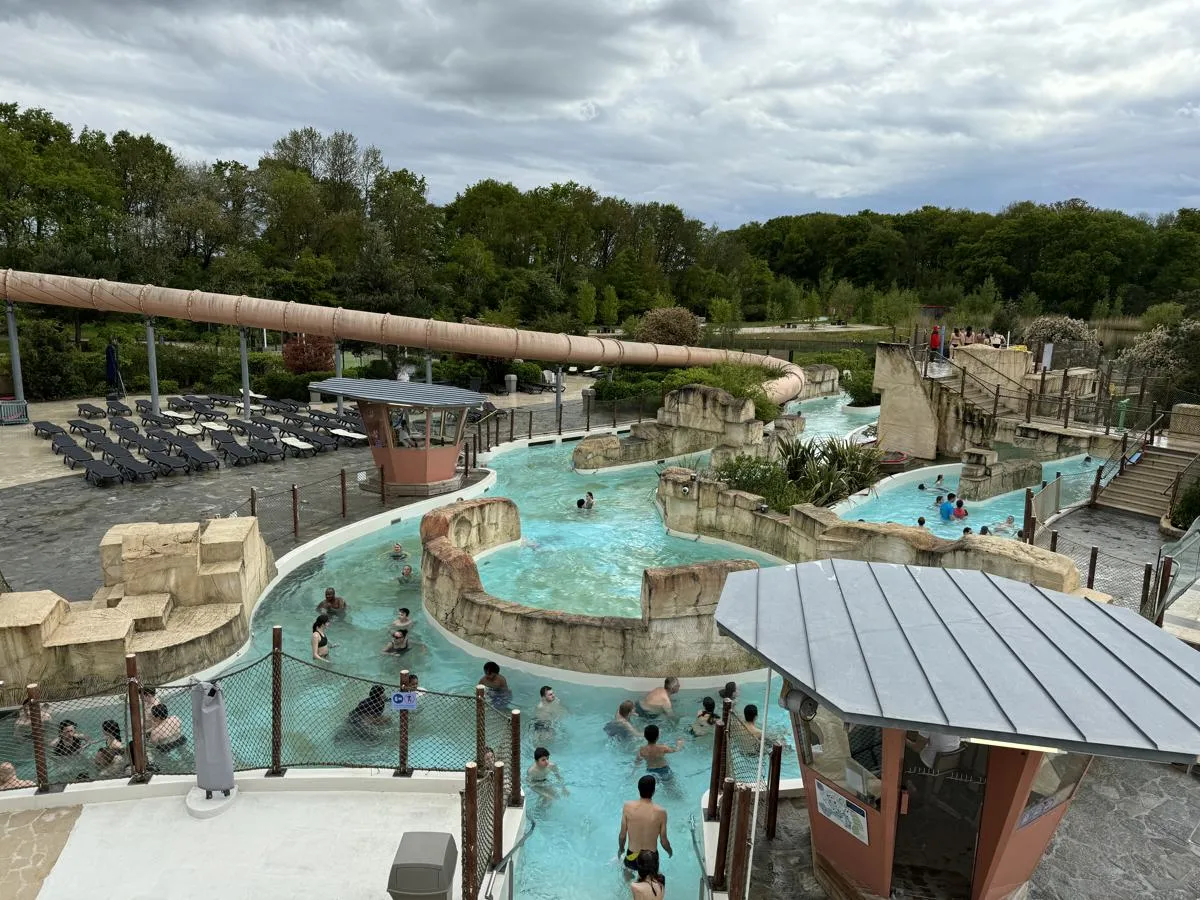 Außenbereich (Ansicht 4) im Aqua Mundo des Center Parcs Villages Nature Paris