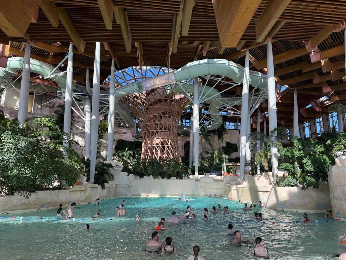 Innenbecken im Aqua Mundo des Center Parcs Villages Nature Paris
