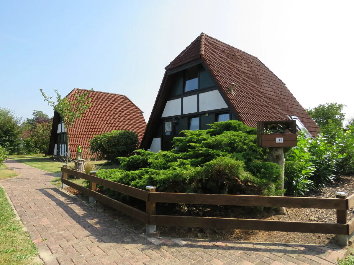 Nurdachhäuser im Feriendorf Altes Land