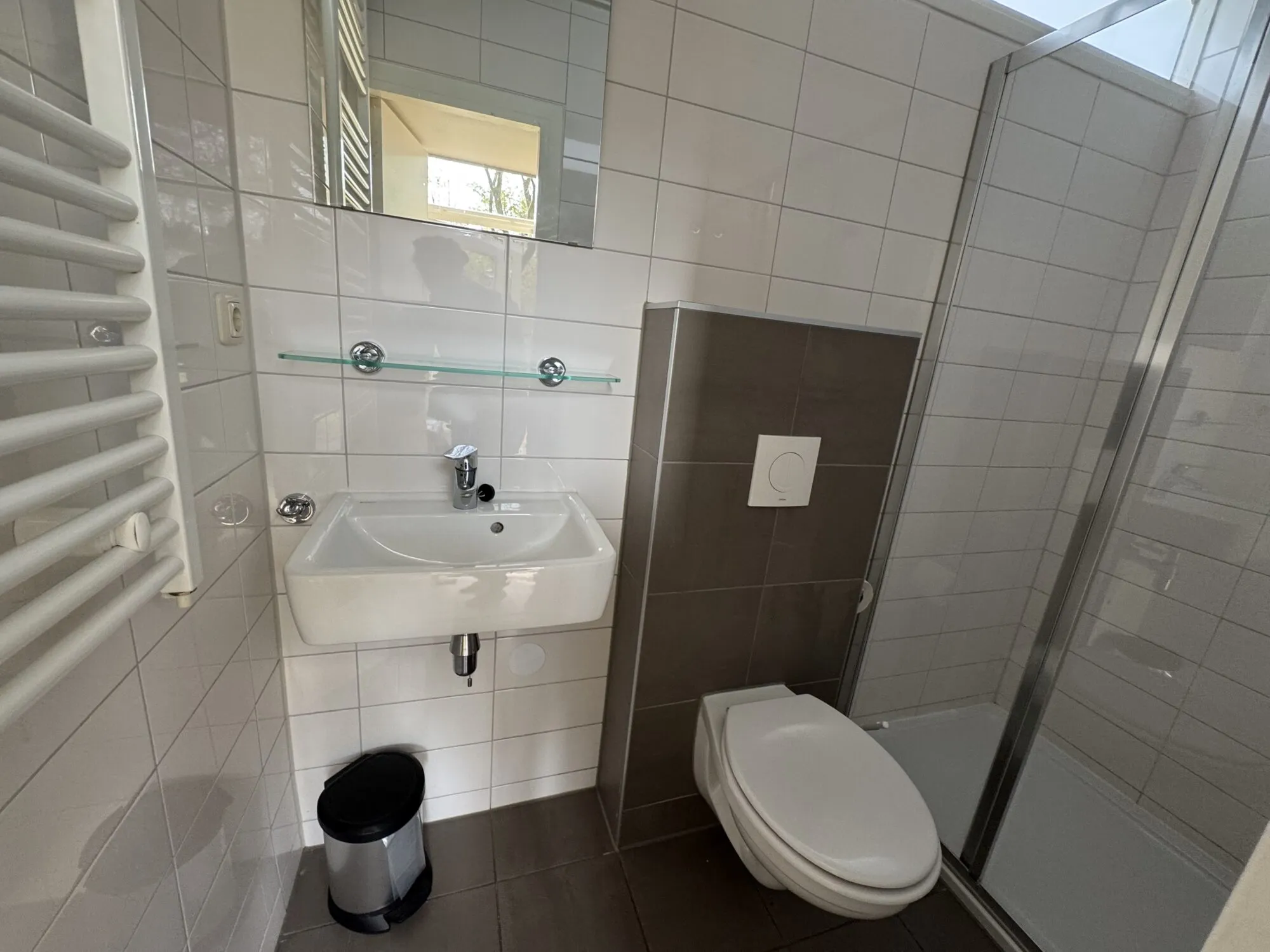 Badezimmer eines Ferienhauses im Landal De Lommerbergen