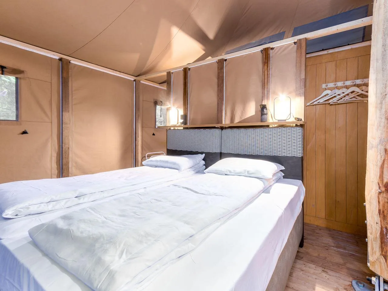Landal Glamping Neufchâteau in Neufchâteau, Région Wallonne - Bild 11