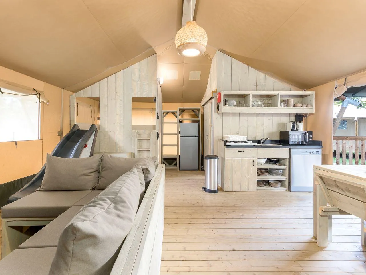Landal Glamping Neufchâteau in Neufchâteau, Région Wallonne - Bild 12