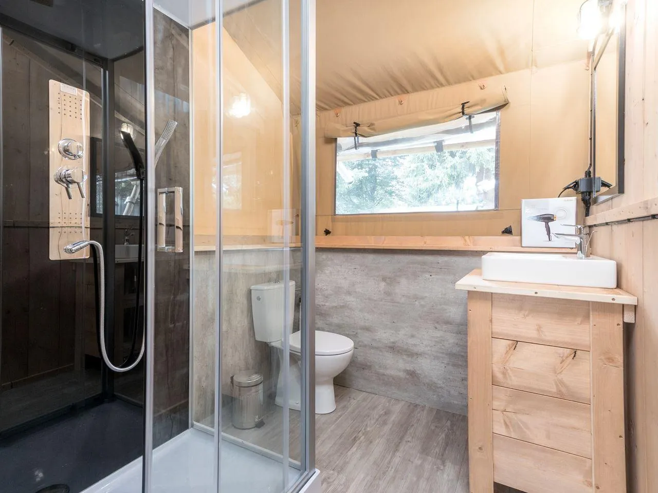 Landal Glamping Neufchâteau in Neufchâteau, Région Wallonne - Bild 13