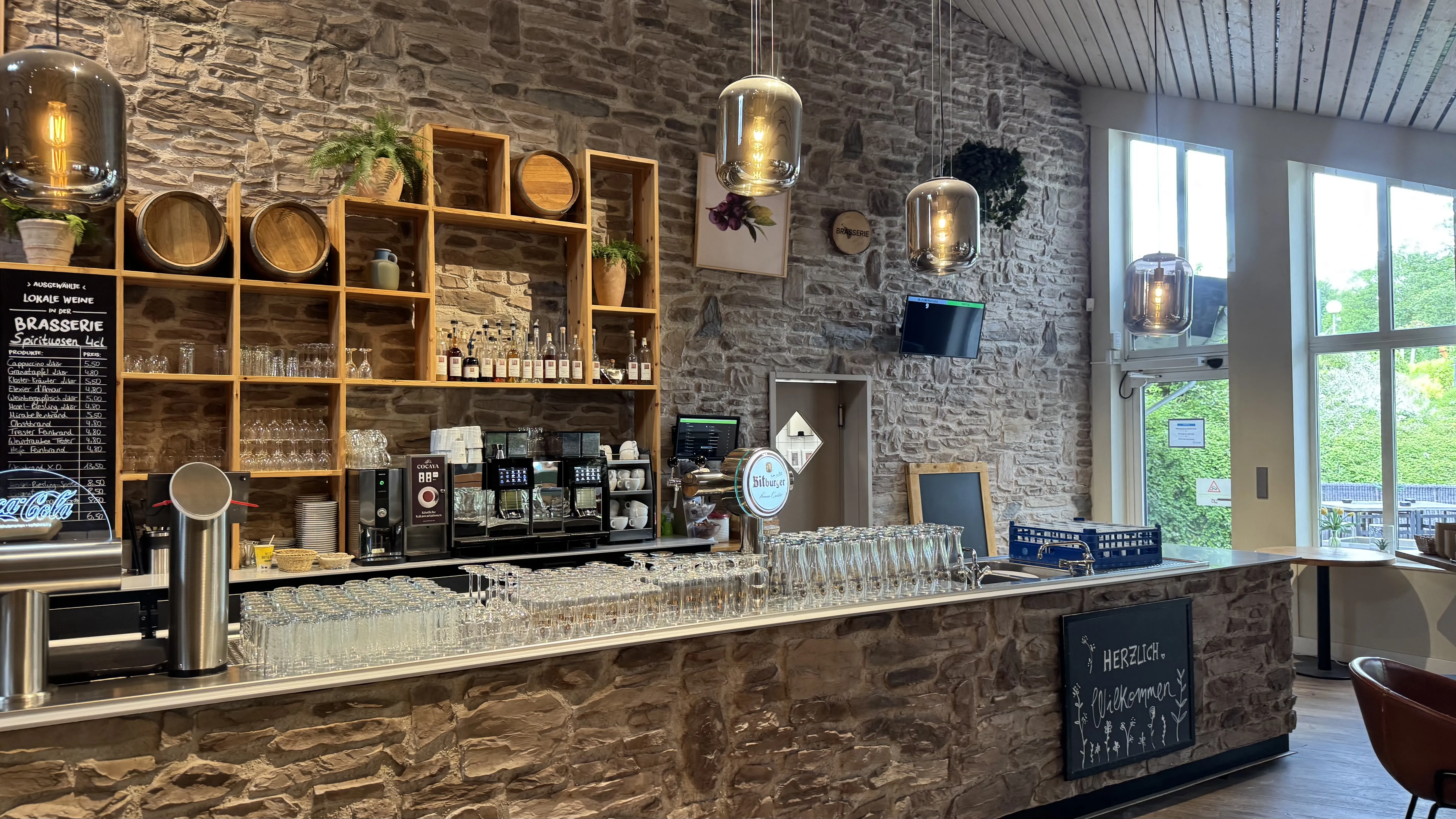 Bar mit Steintheke im Landal Sonnenberg