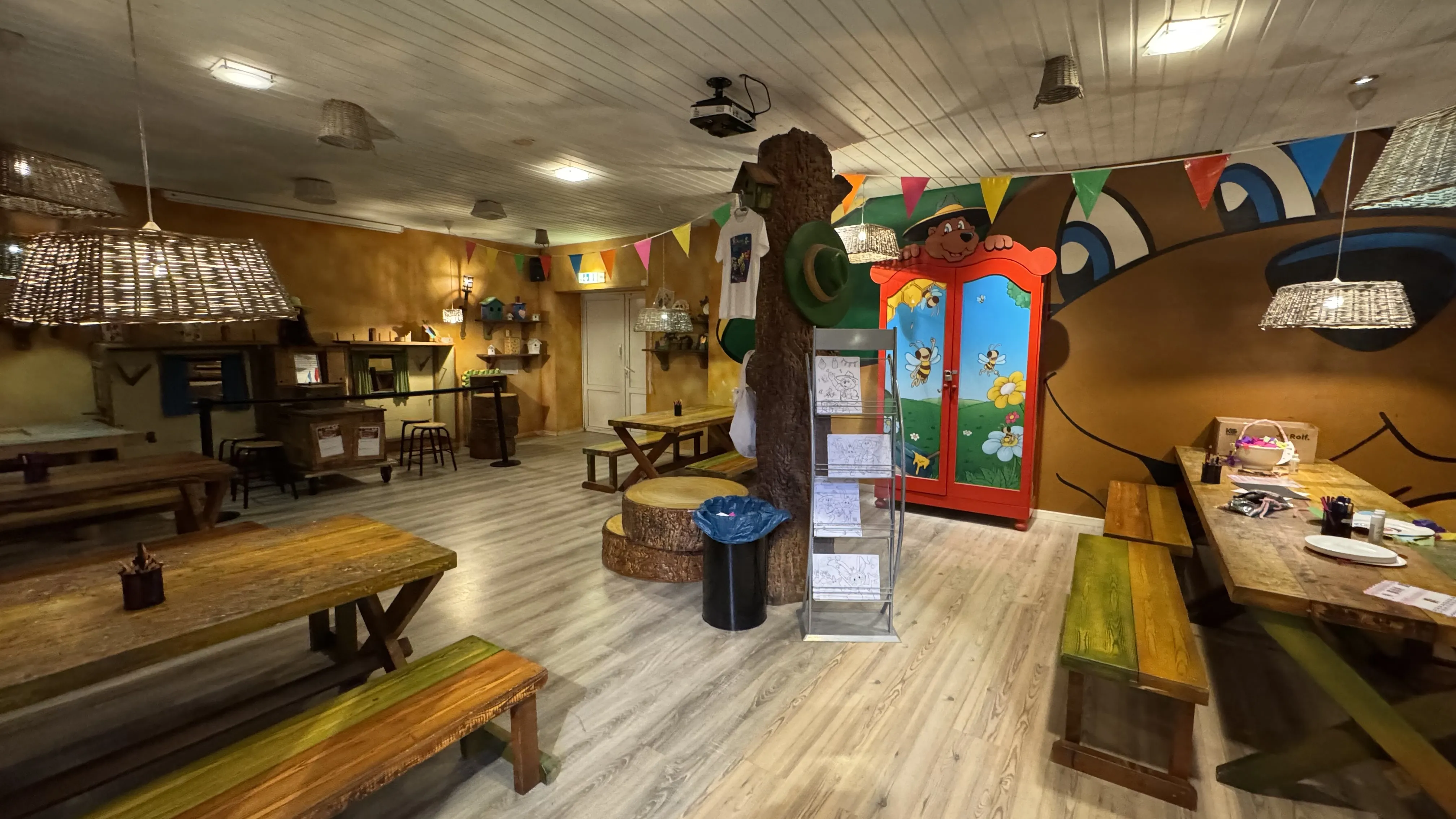 Bastel- und Malecke im Kinderclub des Landal Sonnenberg