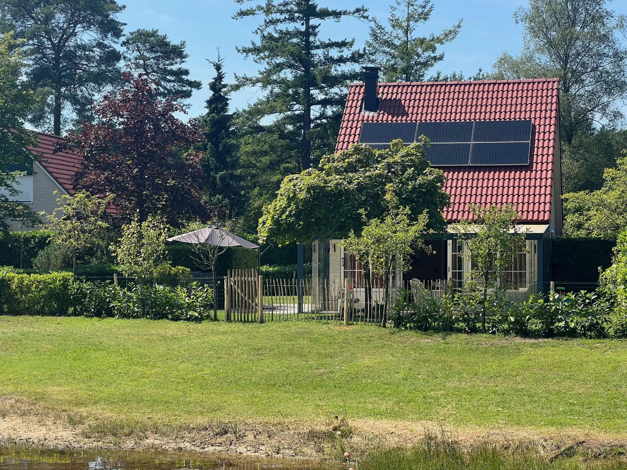 Bungalow mit luxuriösem Gartenzimmer und Blick auf den Spielteich - 5 Personen im Ferienpark Hellendoorn