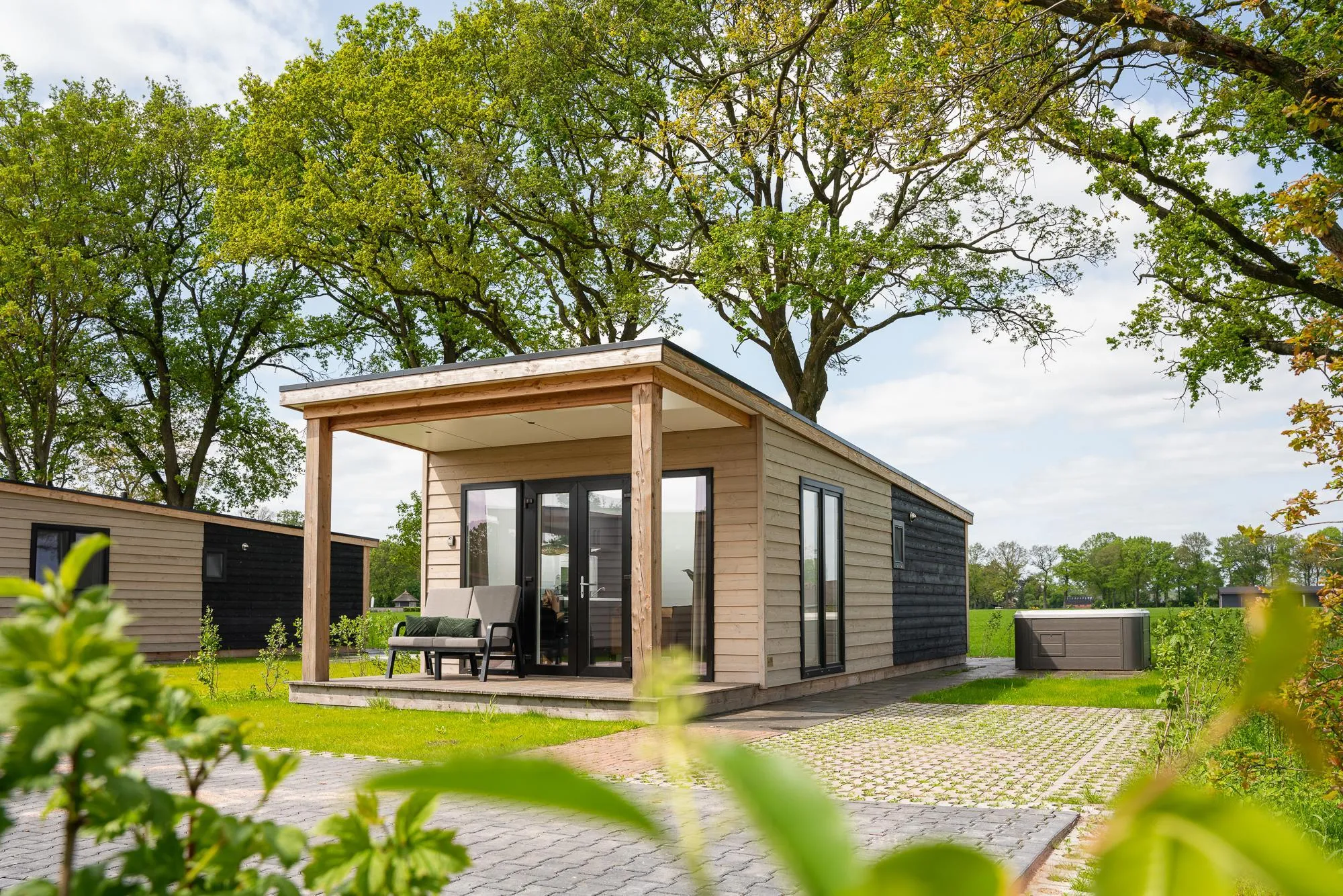 Panorama Wellnesslodge, Jacuzzi, Sauna und Bad, 2 Personen im Ferienpark Hölte
