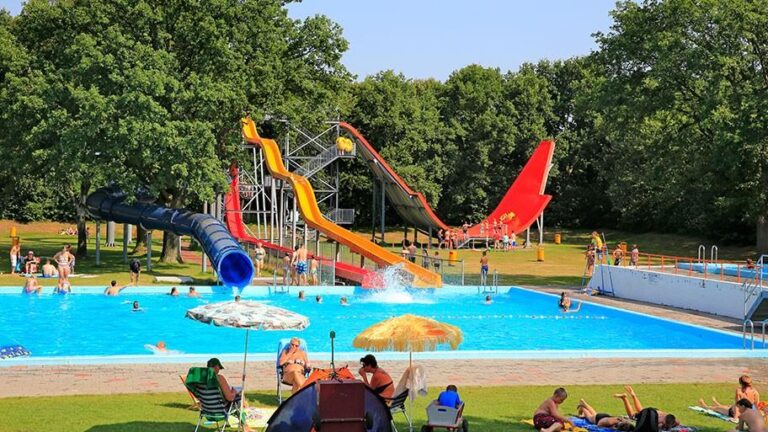 Alle Ferienparks in Hoeven auf einer Karte